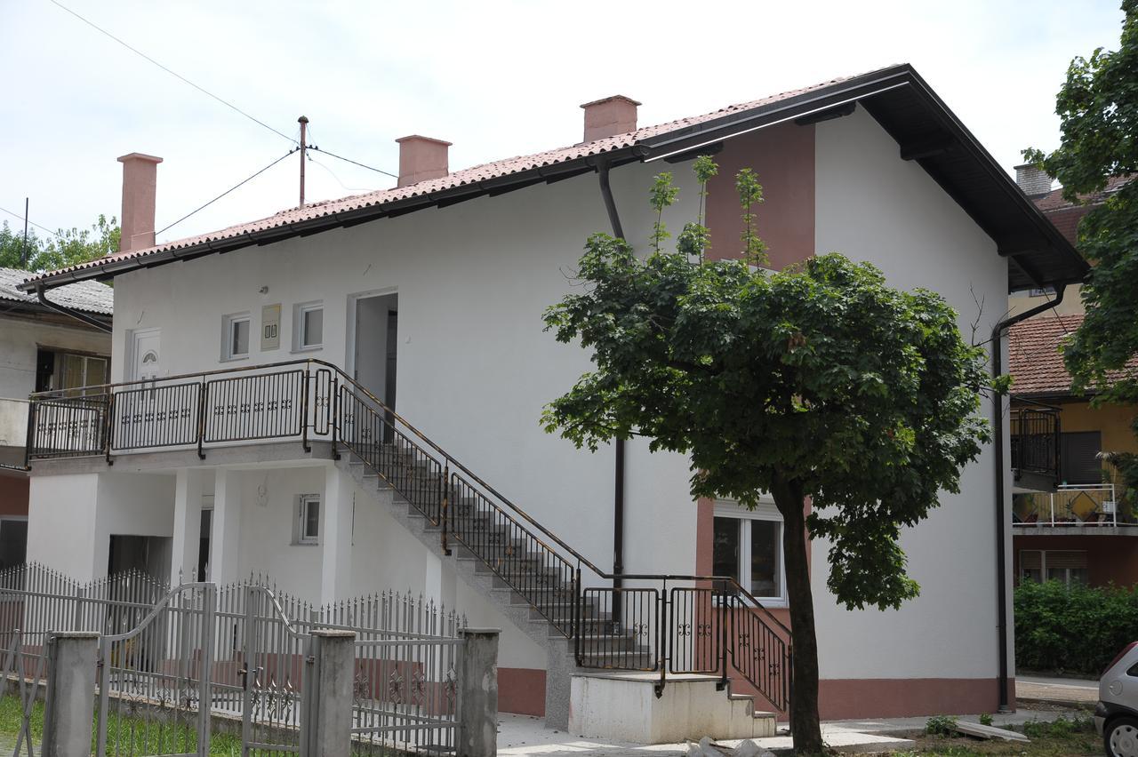 Hostel Omega Banja Luka Exterior foto